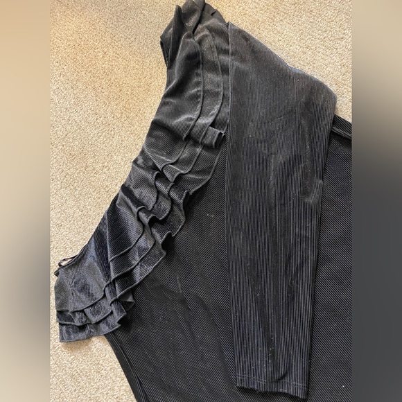 One shoulder black top size XL - Picture 3 of 3